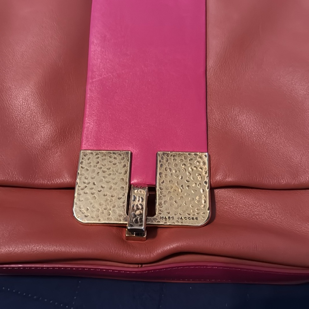 Marc Jacobs Leather Messenger Bag, Gold Tone Hardware, Clasp Closure - Picture 3 of 13